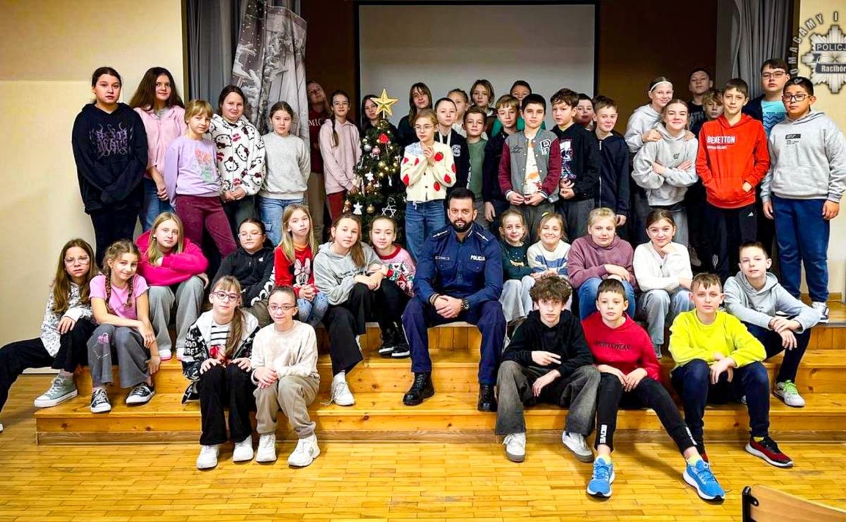 Hejt i cyberprzemoc tematem spotkanie policjantów z uczniami ZSP 2 - Serwis informacyjny z Raciborza - naszraciborz.pl