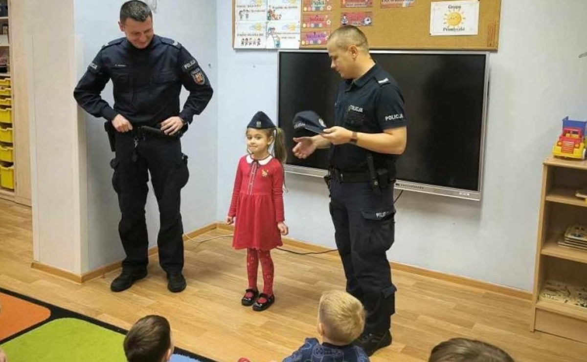 Bezpieczeństwo to przecież ważna sprawa. Policyjna wizyta w przedszkolu - Serwis informacyjny z Raciborza - naszraciborz.pl