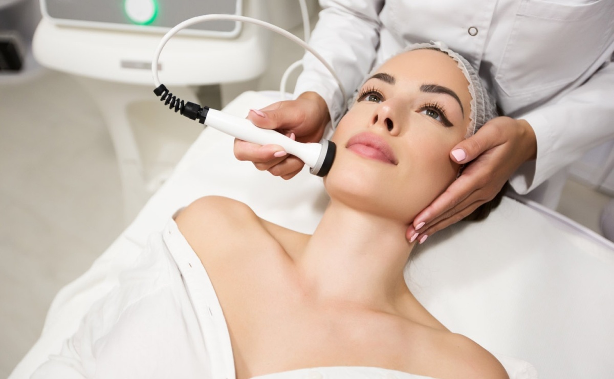 Jak wybrać odpowiednie szkolenie kosmetyczne? Poradnik dla profesjonalistów - Serwis informacyjny z Raciborza - naszraciborz.pl