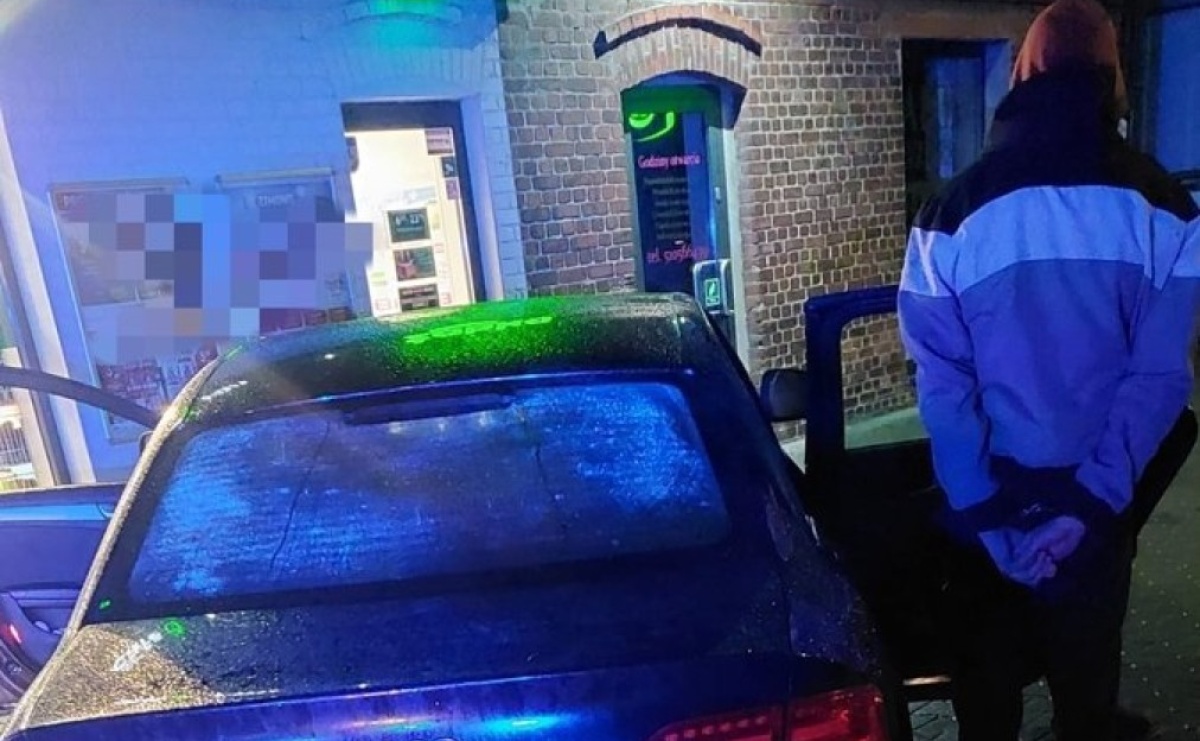 Kierowca bez uprawnień, pasażer poszukiwany i z narkotykami - Serwis informacyjny z Raciborza - naszraciborz.pl