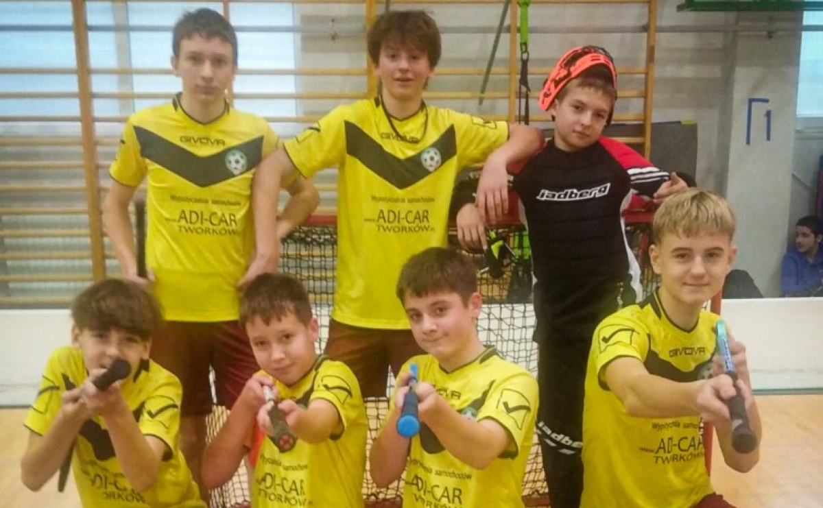 Unihokej - finał wojewódzki chłopców starszych. Dobry start Tworkowa - Serwis informacyjny z Raciborza - naszraciborz.pl