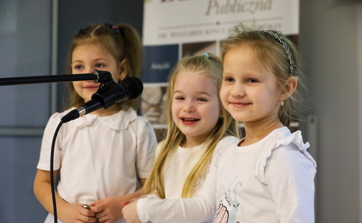 Międzyprzedszkolny Przegląd Kolęd w Bibliotece. Wszyscy Pana witajcie i pięknie Mu zaśpiewajcie - Serwis informacyjny z Raciborza - naszraciborz.pl
