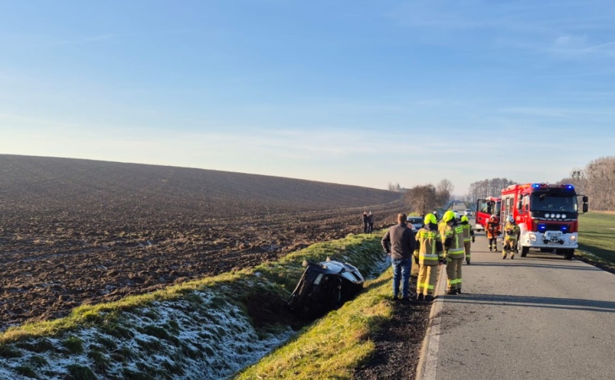 Dachowania w Borucinie i Kornowacu. Policja apeluje o ostrożność [FOTO] - Serwis informacyjny z Raciborza - naszraciborz.pl