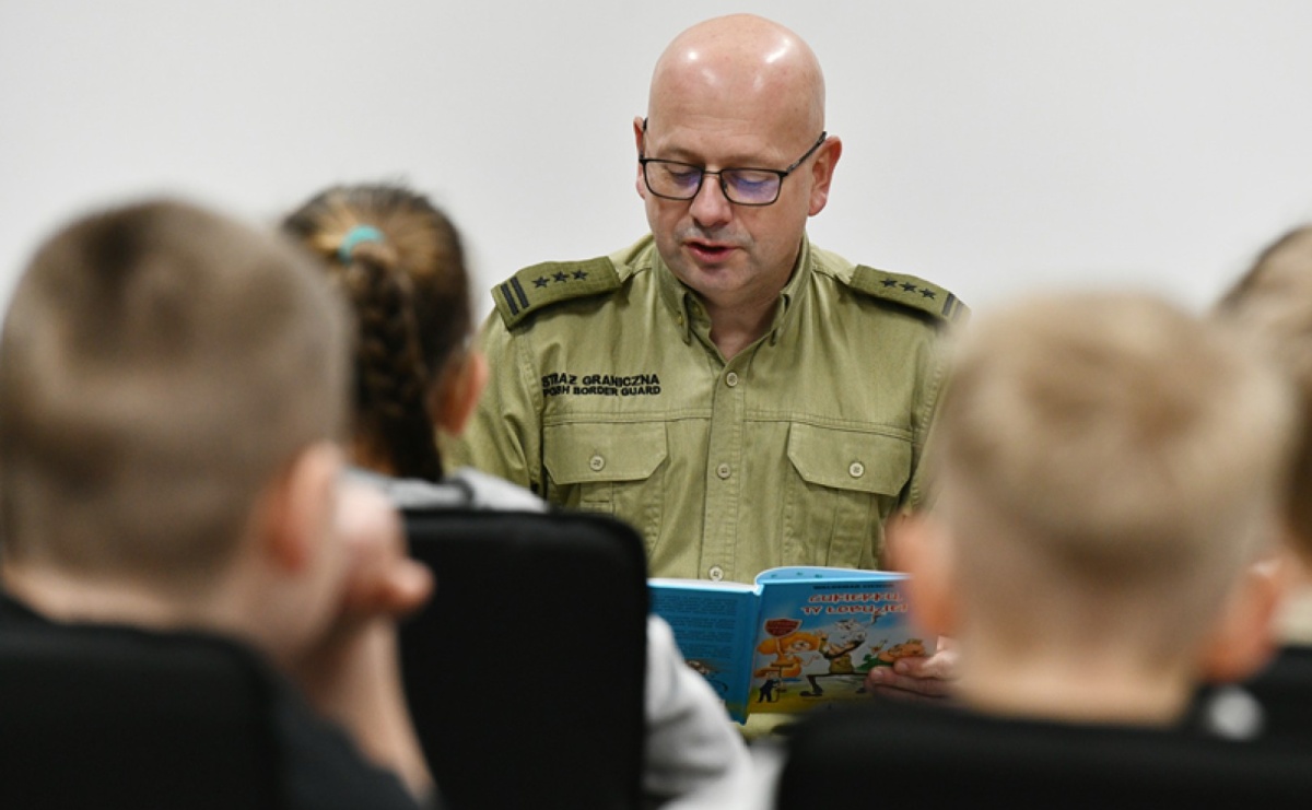 Czytamy dzieciom w Śląskim Oddziale Straży Granicznej - Serwis informacyjny z Raciborza - naszraciborz.pl