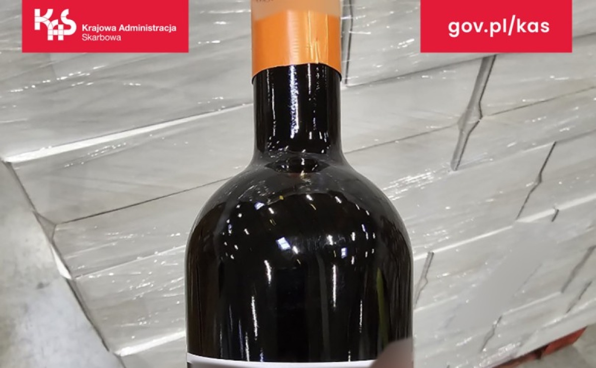 Wyskokowy ładunek w magazynie na Górnym Śląsku. KAS przejęła 5 tys. butelek wina - Serwis informacyjny z Raciborza - naszraciborz.pl