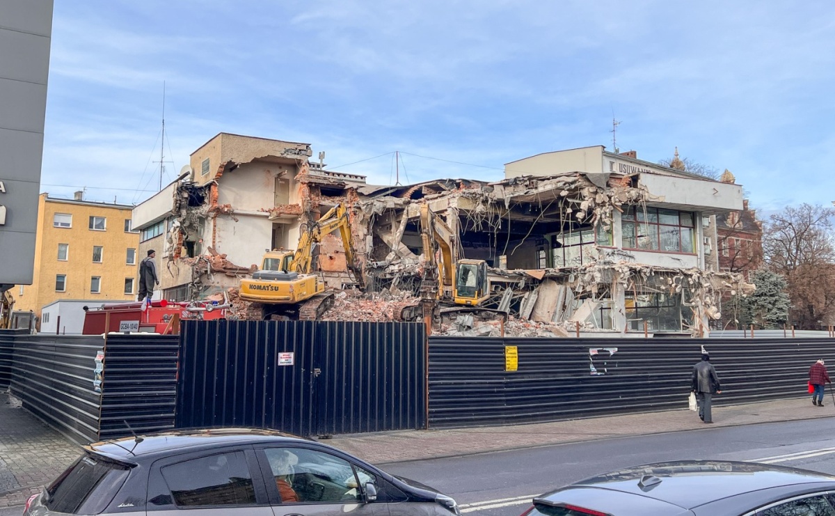 Trwa rozbiórka dawnej restauracji Wiedeńska. Wiadomo już, co powstanie w tym miejscu - Serwis informacyjny z Raciborza - naszraciborz.pl