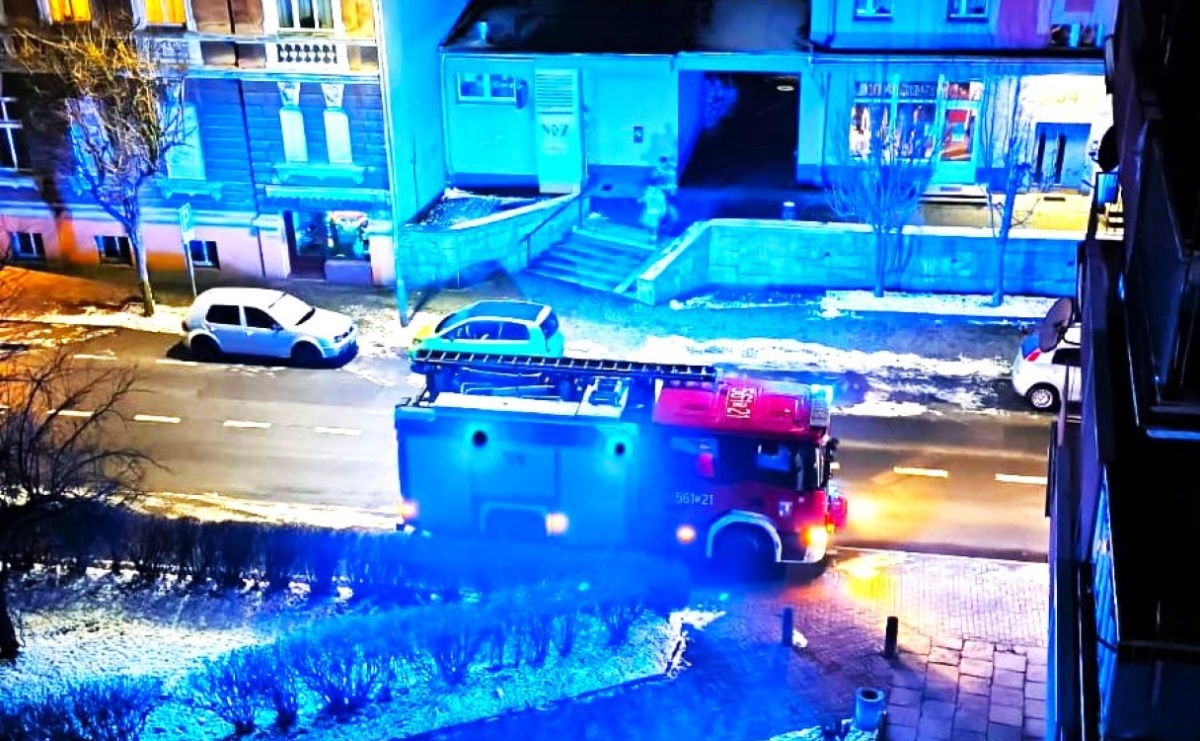 Nocna interwencja strażaków przy Ogrodowej - Serwis informacyjny z Raciborza - naszraciborz.pl