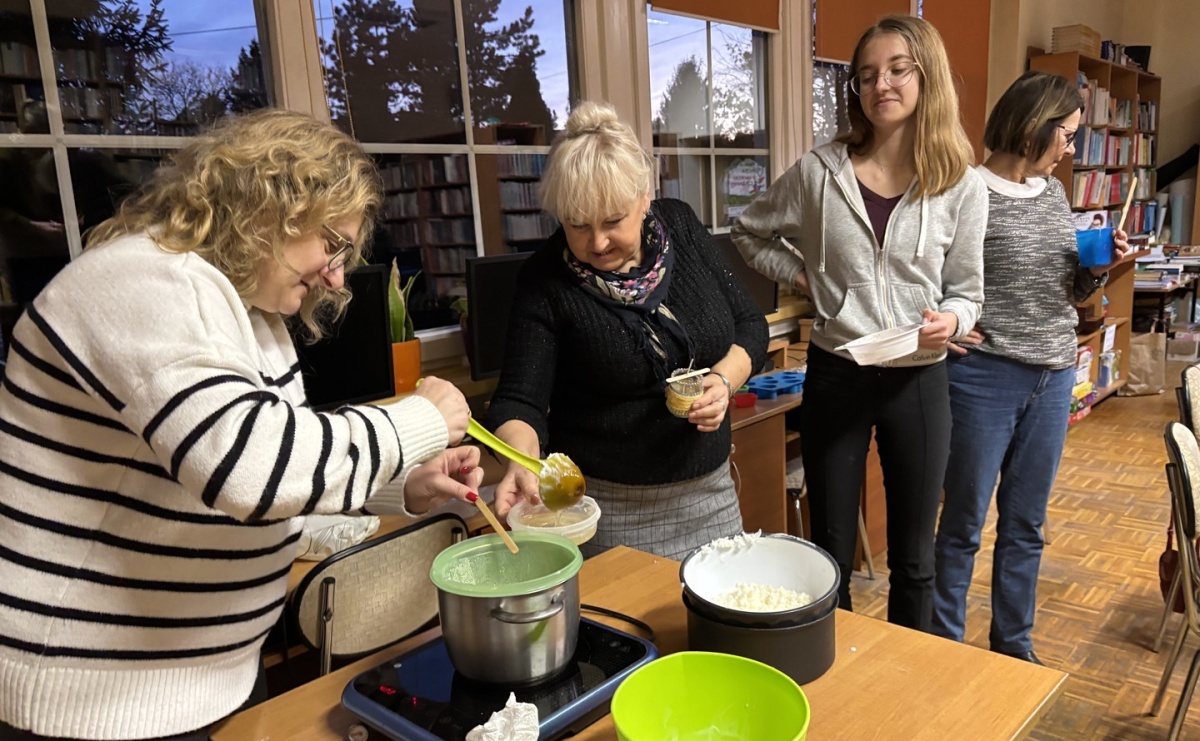 Ekologiczne świece z biblioteką w Ocicach - Serwis informacyjny z Raciborza - naszraciborz.pl