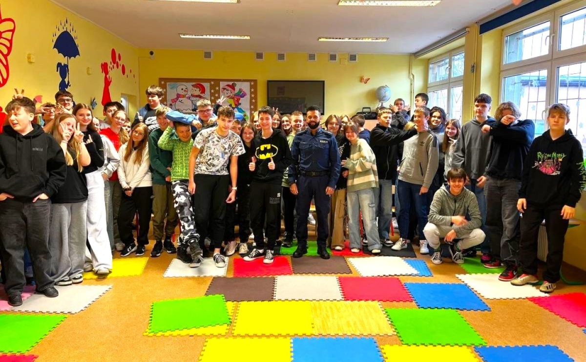 Bezpieczny Internet tematem spotkania młodzieży z policjantem - Serwis informacyjny z Raciborza - naszraciborz.pl