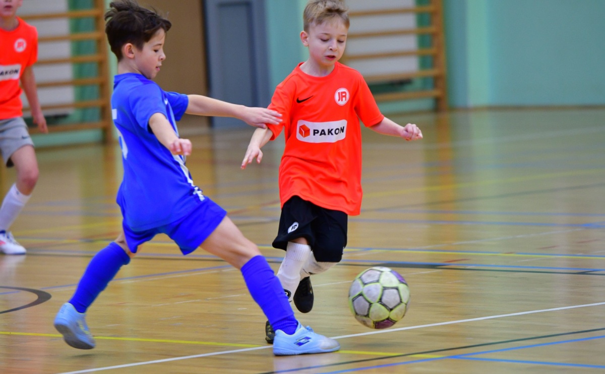 Piłkarska rywalizacja rocznika 2016. Kolejny turniej fundacji Junior Trening [FOTO] - Serwis informacyjny z Raciborza - naszraciborz.pl