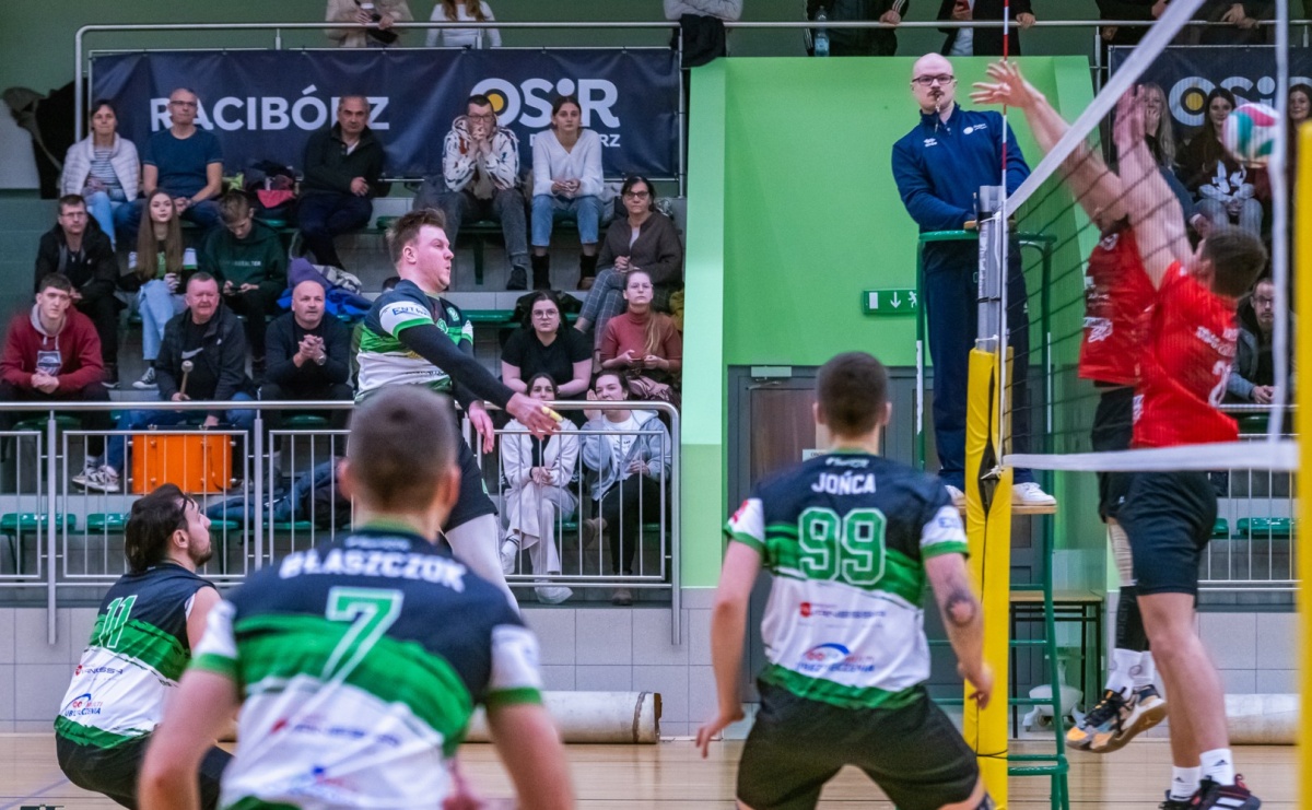 Kolejny siatkarski dreszczowiec zakończony tie-breakiem [FOTO] - Serwis informacyjny z Raciborza - naszraciborz.pl