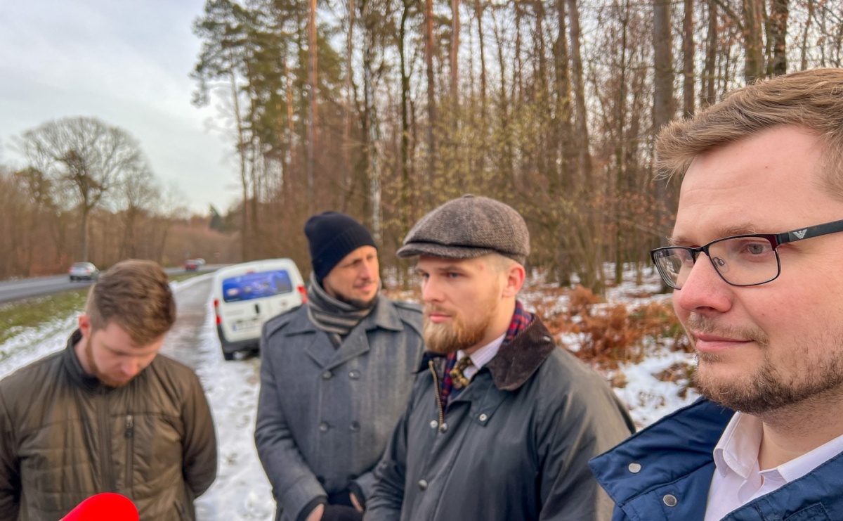 Pierwsze żubrzątko w Raciborzu przyszło na świat, a zagroda wciąż zamknięta. Poseł Woś oskarża oponentów o polityczne zaczadzenie z nienawiści - Serwis informacyjny z Raciborza - naszraciborz.pl