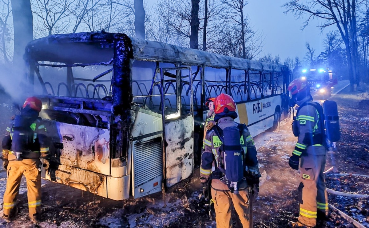 Spłonął autobus raciborskiego PKS-u [FOTO i WIDEO] - Serwis informacyjny z Raciborza - naszraciborz.pl