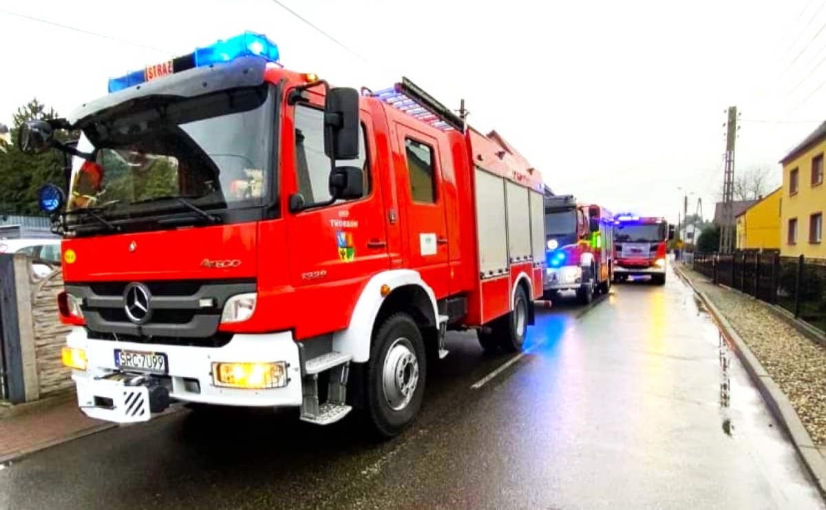 Sześć zastępów w akcji przy Dworcowej w Tworkowie - Serwis informacyjny z Raciborza - naszraciborz.pl