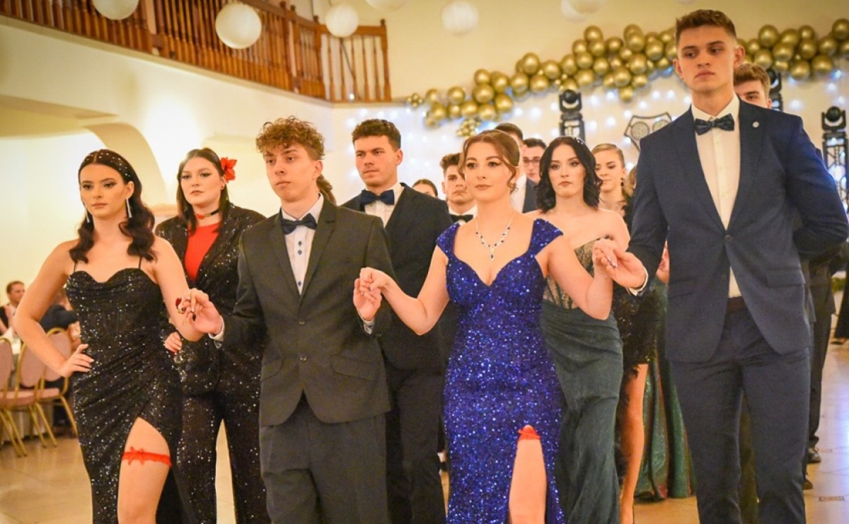 Studniówka raciborskiego Ekonomika na bis! [FOTO i WIDEO] - Serwis informacyjny z Raciborza - naszraciborz.pl