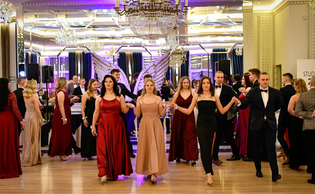 Studniówka CKZiU nr 1: jubileuszowy rocznik bawi się w Rege [FOTO i WIDEO] - Serwis informacyjny z Raciborza - naszraciborz.pl