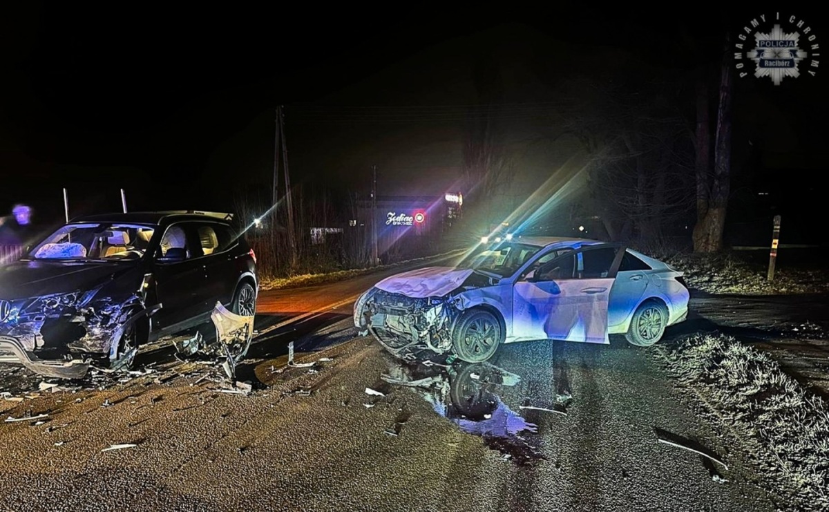 Groźny wypadek w Rzuchowie. Trzy osoby w szpitalu [FOTO] - Serwis informacyjny z Raciborza - naszraciborz.pl