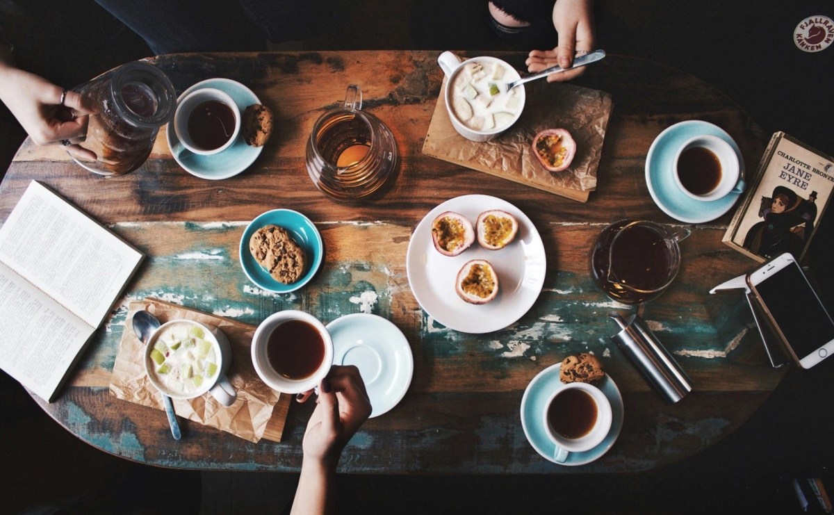 Odpowiednia herbata na daną porę dnia: Jak dopasować napój do rytmu dnia - Serwis informacyjny z Raciborza - naszraciborz.pl