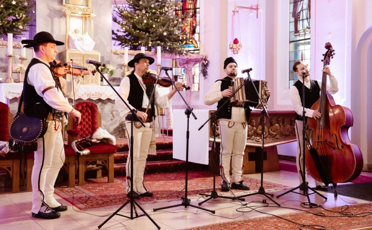 Przegląd Kolęd w Pietrowicach Wielkich – wspólne kolędowanie z góralami w sercu gminy - Serwis informacyjny z Raciborza - naszraciborz.pl