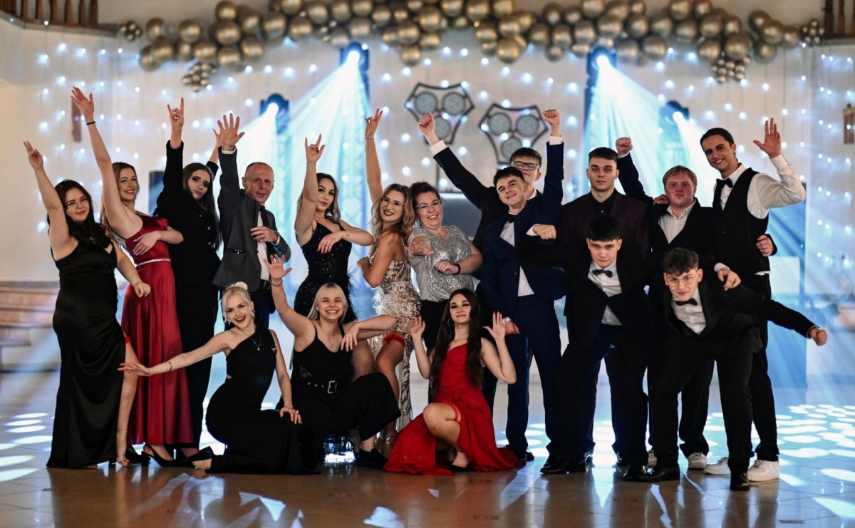 Niezapomniany bal studniówkowy Ekonomika w Rogowie [FOTO i WIDEO] - Serwis informacyjny z Raciborza - naszraciborz.pl
