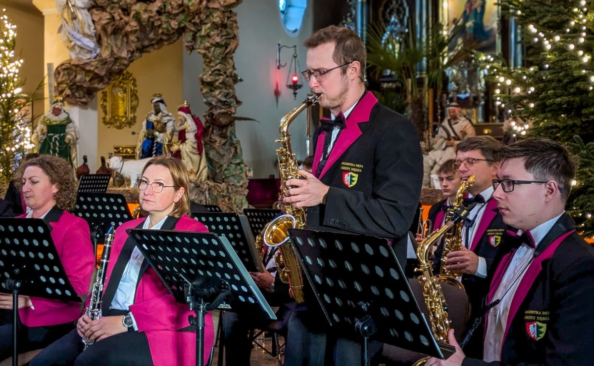 Owacje na stojąco. Koncert kolęd Orkiestry Dętej Gminy Nędza [FOTO i WIDEO] - Serwis informacyjny z Raciborza - naszraciborz.pl