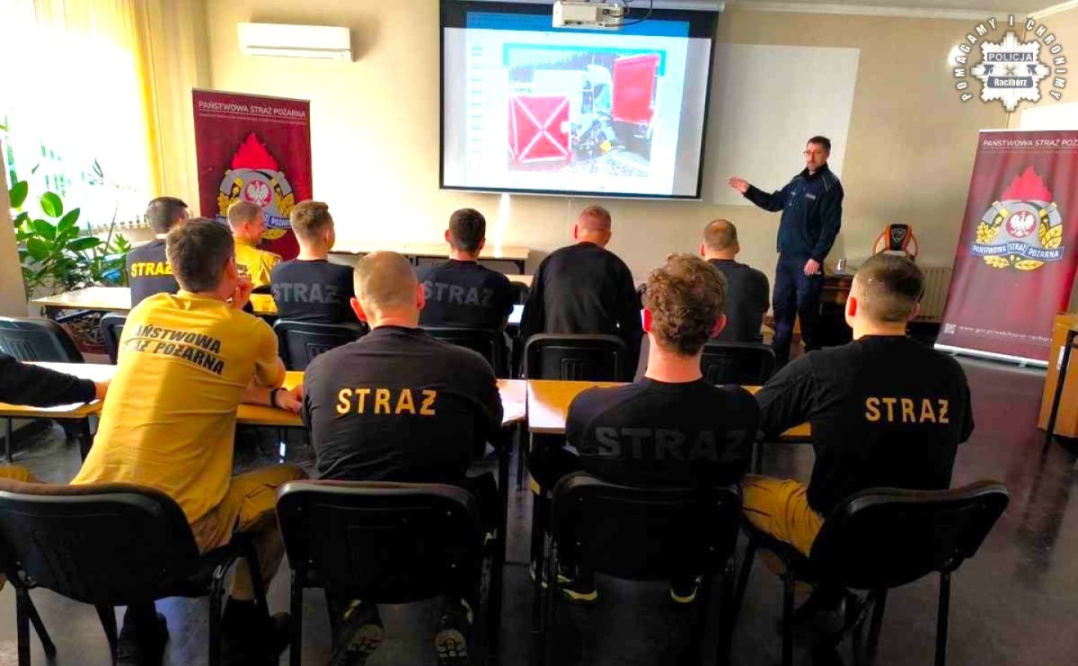 Policjant drogówki szkolił strażaków - Serwis informacyjny z Raciborza - naszraciborz.pl