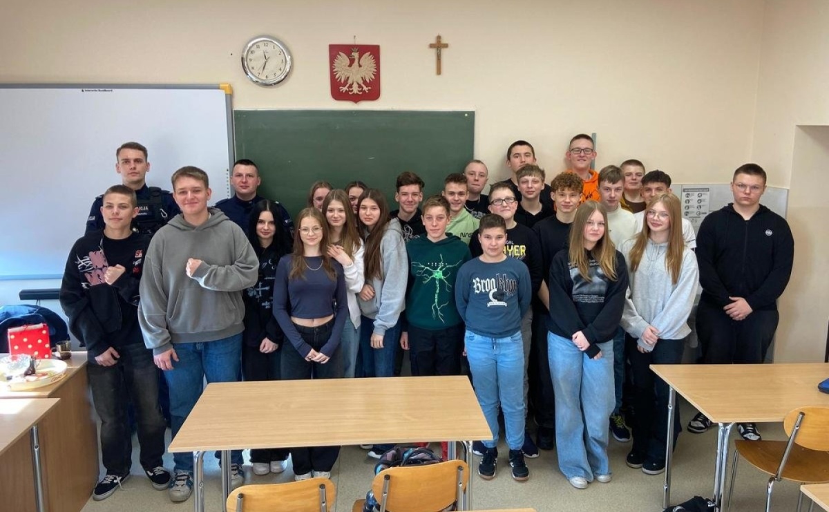 Bezpieczne ferie. Spotkanie z dzielnicowym w Tworkowie - Serwis informacyjny z Raciborza - naszraciborz.pl