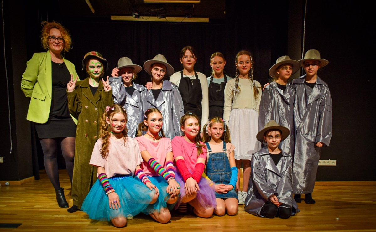 Spektakl MOMO, czyli osobliwa historia o złodziejach czasu poruszył publiczność w Raciborzu - Serwis informacyjny z Raciborza - naszraciborz.pl