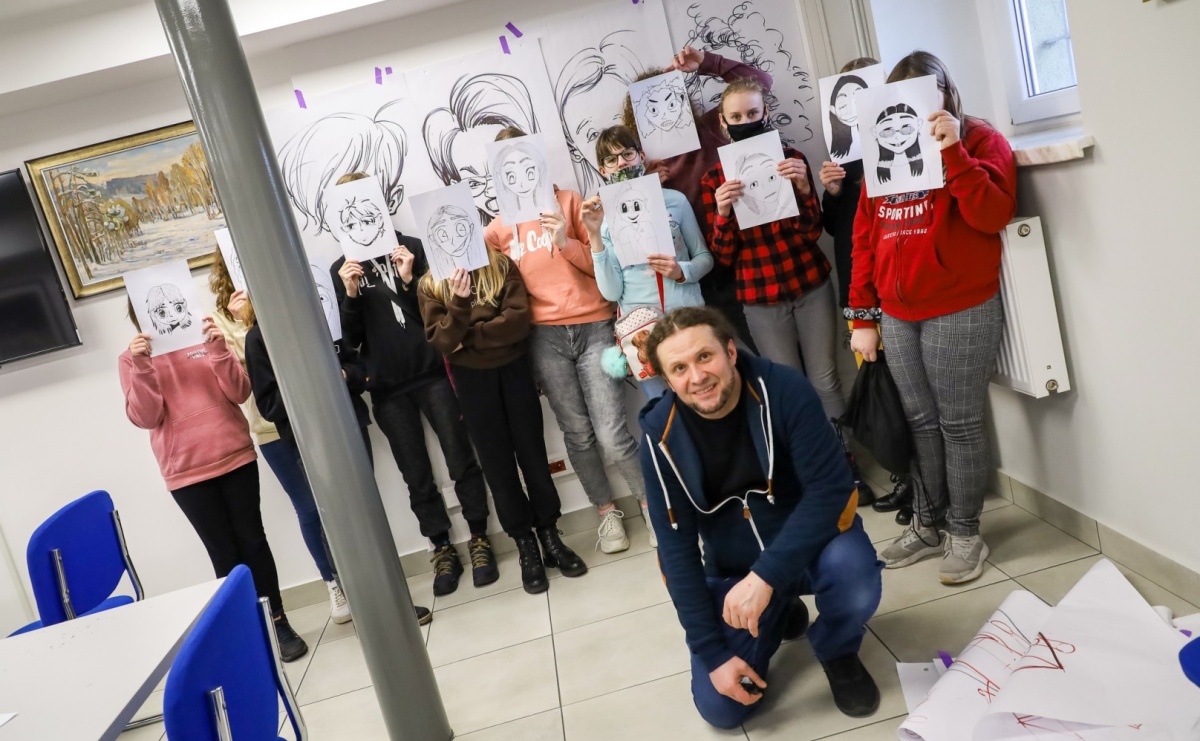 Królewskie Ferie z Biblioteką: warsztaty rysunku z Szymonem Telukiem - Serwis informacyjny z Raciborza - naszraciborz.pl