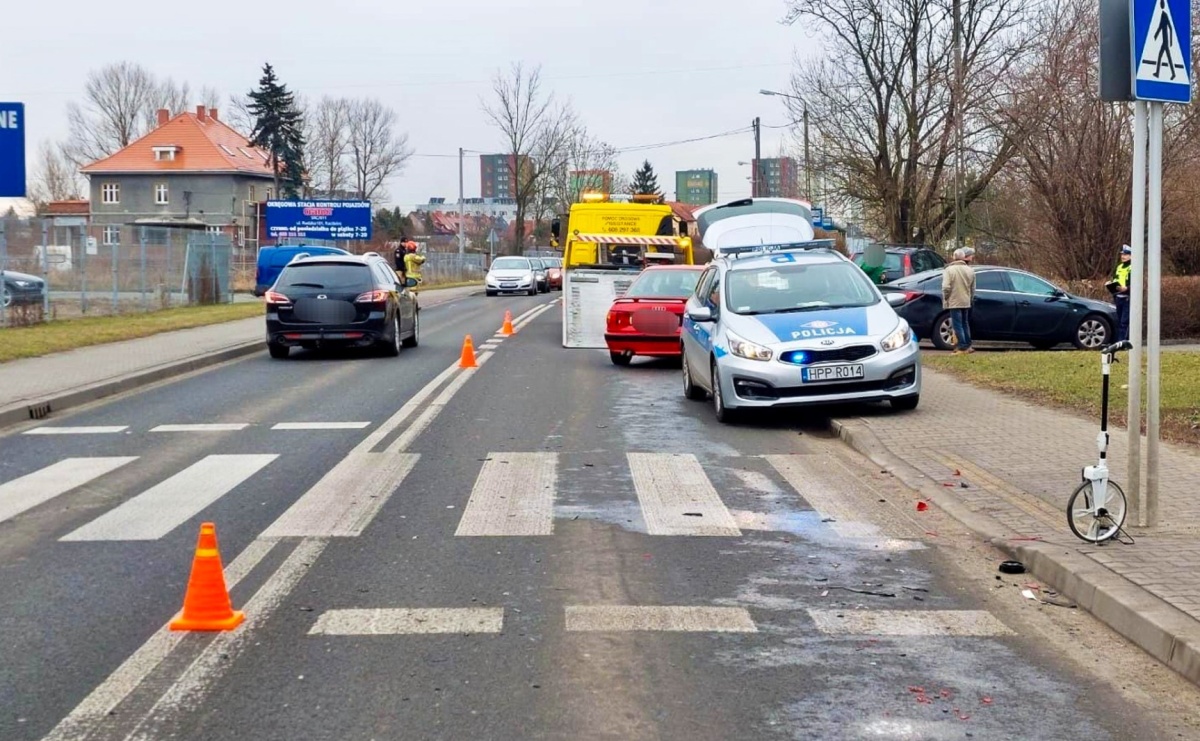 Zderzenie na Rudzkiej. 7-letnia pasażerka trafiła do szpitala - Serwis informacyjny z Raciborza - naszraciborz.pl