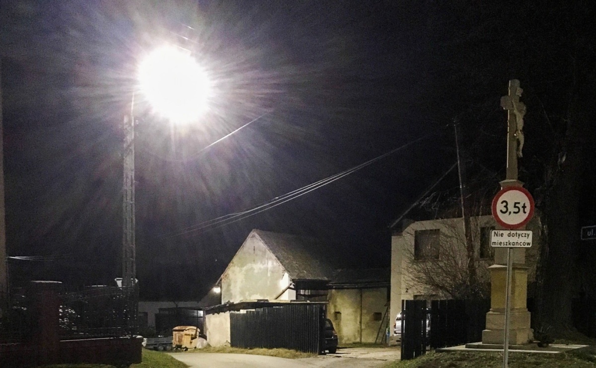 Nowoczesne i energooszczędne LED-y zamiast starych latarni - Serwis informacyjny z Raciborza - naszraciborz.pl