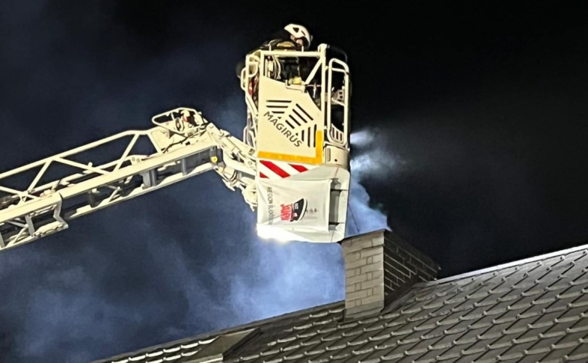 W Tworkowie przy Polnej paliła się sadza w kominie - Serwis informacyjny z Raciborza - naszraciborz.pl