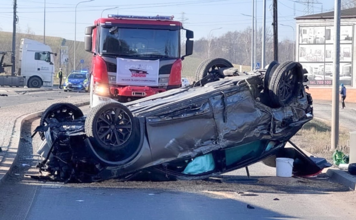 Dachowanie na Rybnickiej w Rzuchowie [FOTO] - Serwis informacyjny z Raciborza - naszraciborz.pl