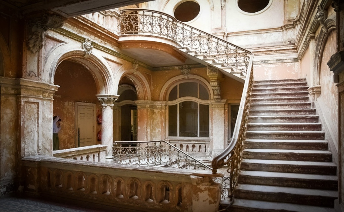 Pałac w Krowiarkach w ostatniej roli Macieja Damięckiego. Film trafił do Netflixa - Serwis informacyjny z Raciborza - naszraciborz.pl