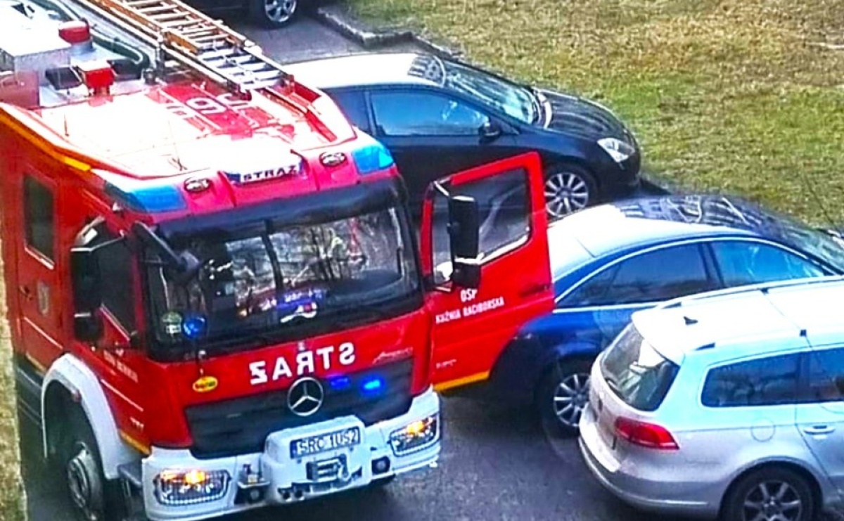 Zapach gazu na klatce schodowej w Kuźni Raciborskiej - Serwis informacyjny z Raciborza - naszraciborz.pl