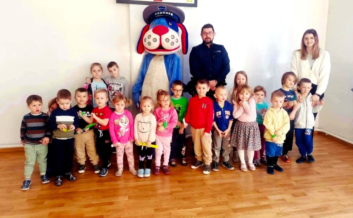 Dzielnicowy na spotkaniu z dziećmi w Budziskach - Serwis informacyjny z Raciborza - naszraciborz.pl