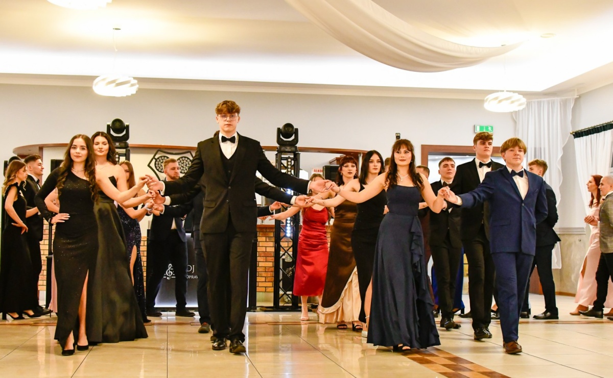 Studniówka raciborskiego Mechanika [FOTO i WIDEO] - Serwis informacyjny z Raciborza - naszraciborz.pl