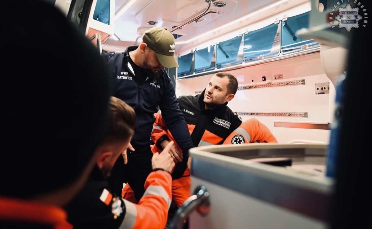 Policja szkoli ratowników medycznych. Coraz częstsze ataki agresywnych pacjentów - Serwis informacyjny z Raciborza - naszraciborz.pl