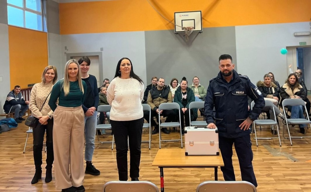 Rodzice uczniów z Górek Śląskich spotkali się z policjantem - Serwis informacyjny z Raciborza - naszraciborz.pl