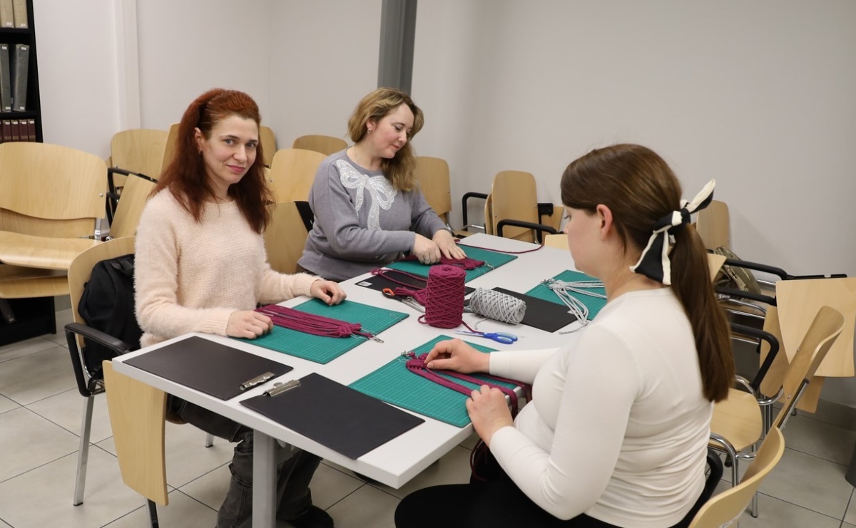 Makramowe serduszka na Walentynki w bibliotece - Serwis informacyjny z Raciborza - naszraciborz.pl