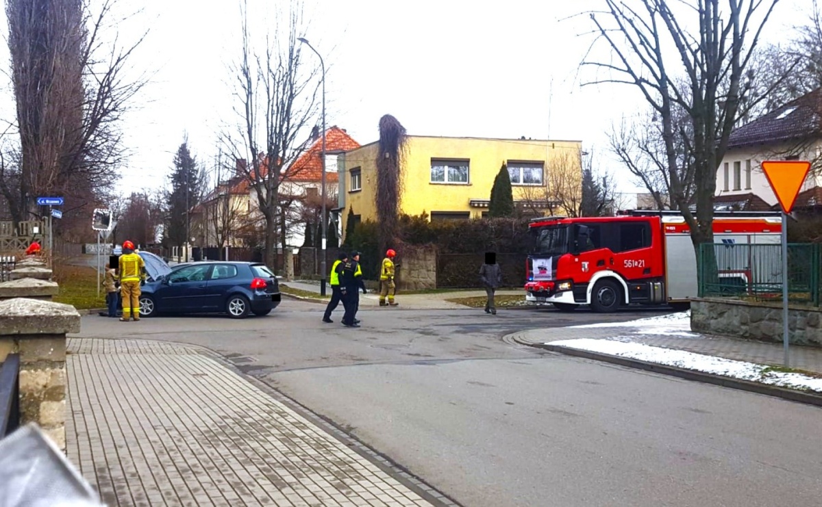 Golf i opel zderzyły się na skrzyżowaniu Wczasowej ze Szczęśliwą - Serwis informacyjny z Raciborza - naszraciborz.pl