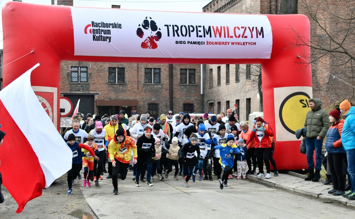 Bieg Pamięci Żołnierzy Wyklętych TROPEM WILCZYM 2025: Racibórz uhonorował Niezłomnych - Serwis informacyjny z Raciborza - naszraciborz.pl