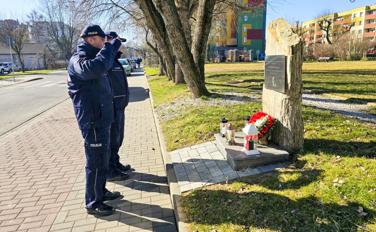 Hołd dla funkcjonariuszy, którzy oddali życie na służbie - Serwis informacyjny z Raciborza - naszraciborz.pl