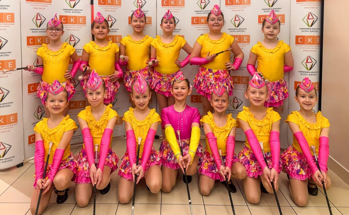 Mażoretki raciborskiej ZARY otworzyły sezon z przytupem - Serwis informacyjny z Raciborza - naszraciborz.pl