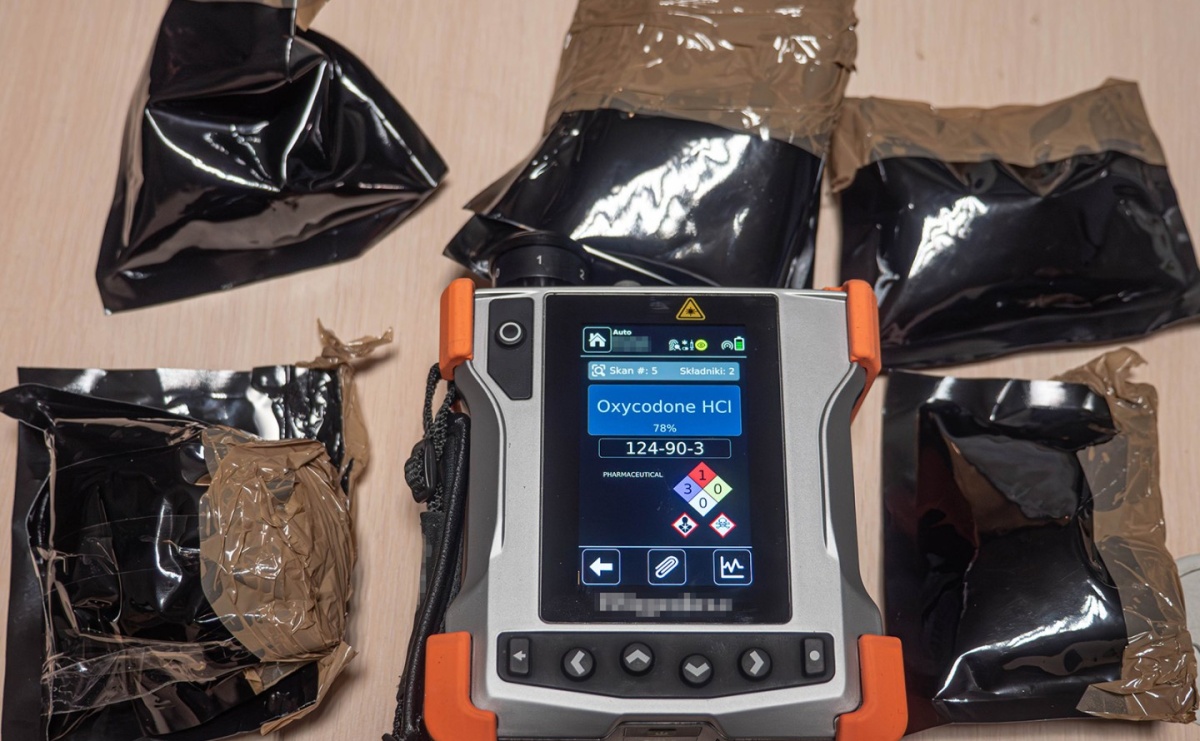 KAS wykryła oksykodon ukryty w kierownicy. Pomogli Kodi i spektrometr - Serwis informacyjny z Raciborza - naszraciborz.pl