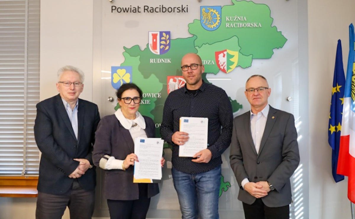 Umowa na scalanie gruntów w Samborowicach podpisana - Serwis informacyjny z Raciborza - naszraciborz.pl