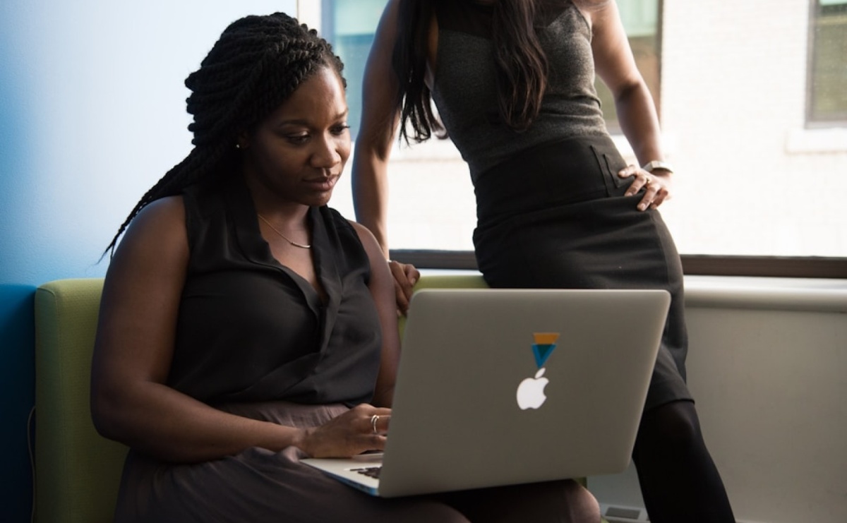 Hybrydowe studia informatyczne online - czy warto rozważyć ten typ studiów? - Serwis informacyjny z Raciborza - naszraciborz.pl