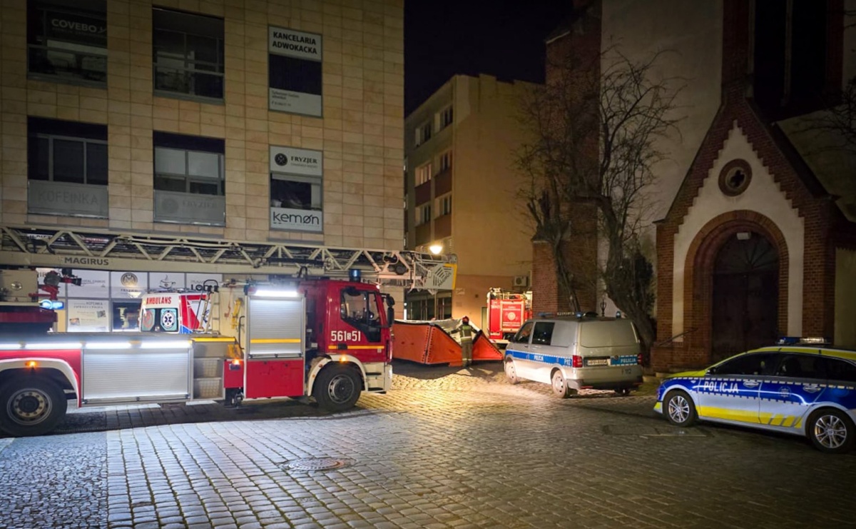 Negocjacje zakończone sukcesem. Akcja służb przy Rynku - Serwis informacyjny z Raciborza - naszraciborz.pl