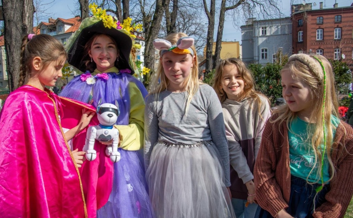 Piknik na powitanie wiosny i dzień kolorowej skarpety w Ogródku Jordanowskim - Serwis informacyjny z Raciborza - naszraciborz.pl