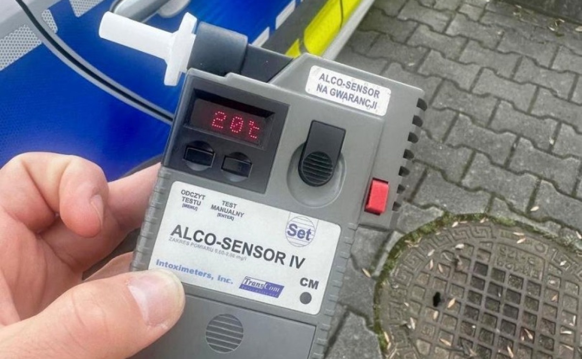 Po kielichu usiadł za kierownicą. Zwrócił na siebie uwagę wyrzuceniem puszki po piwie przez okno - Serwis informacyjny z Raciborza - naszraciborz.pl